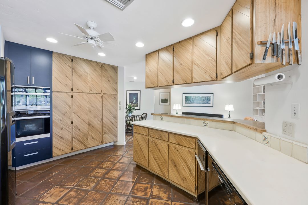 700 Bald Eagle Dr, Naples, FL 34105