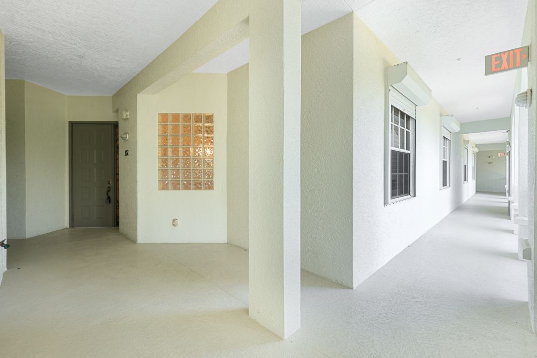 795 Bentwater Cir #202, Naples, FL 34108