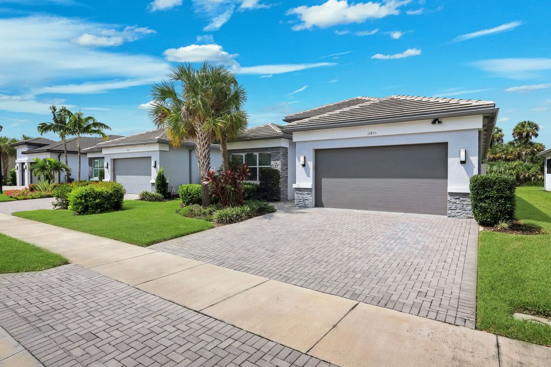 11855 Gardenia Ave, Naples, FL 34120