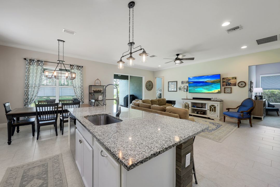 3316 Pilot Cir, Naples, FL 34120