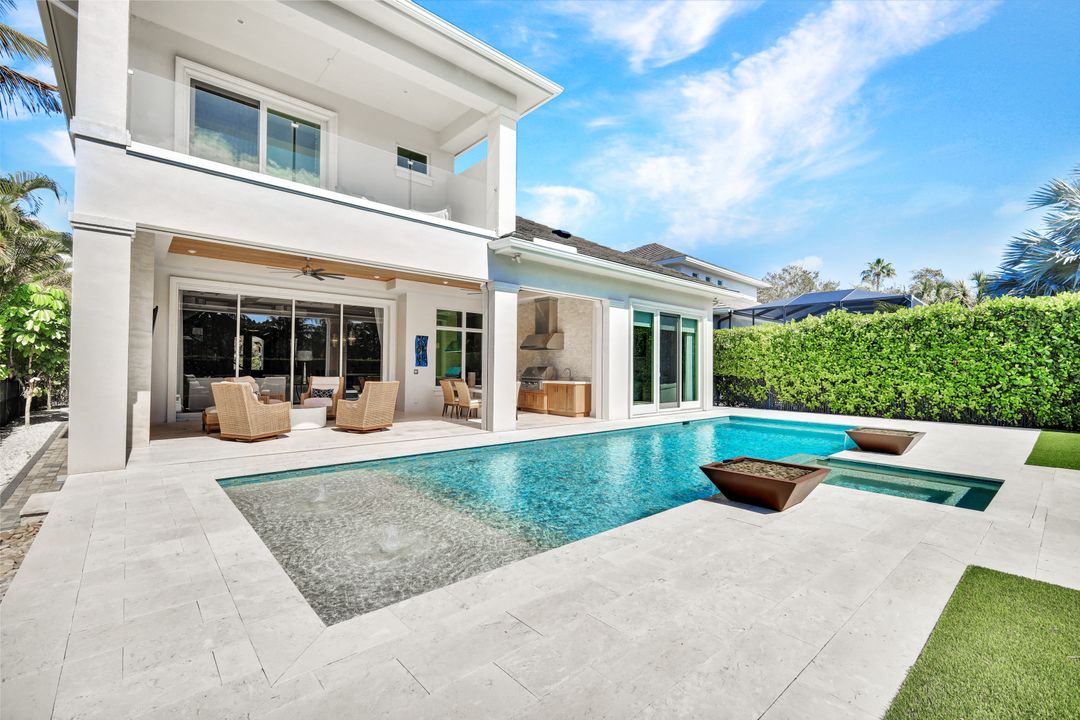 6892 Leeward Wy, Naples, FL 34109