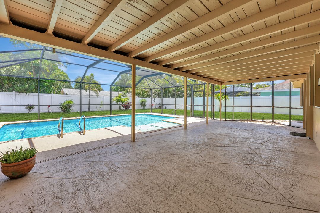 124 Flame Vine Dr, Naples, FL 34110