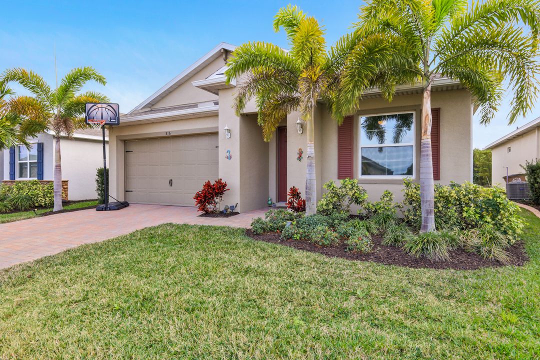 836 Heather Lk Ave, Cape Coral, FL 33993