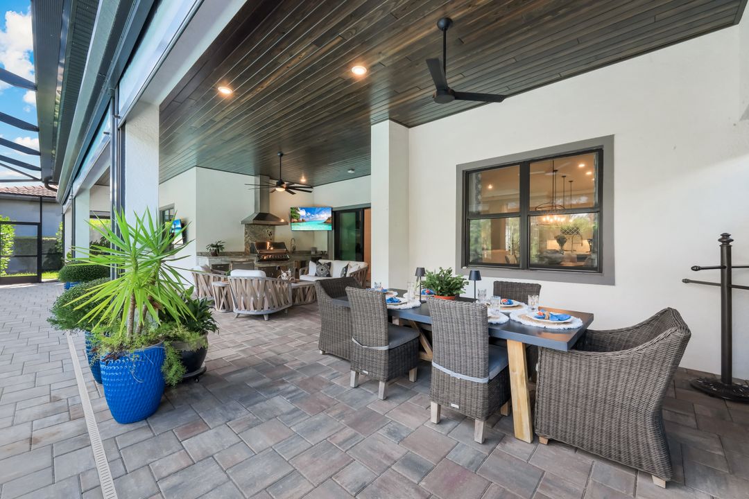 9583 Curlew Dr, Naples, FL 34120