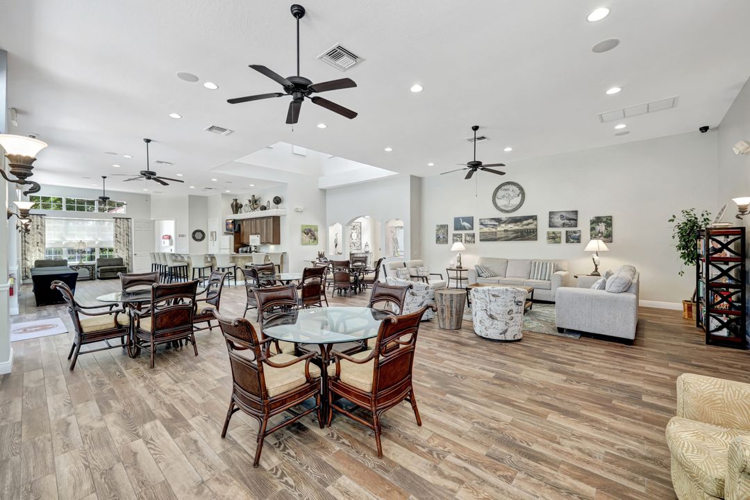 7842 Hawthorne Dr #1703, Naples, FL 34113