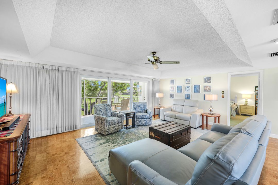 261 Memory Ln #4, Naples, FL 34112