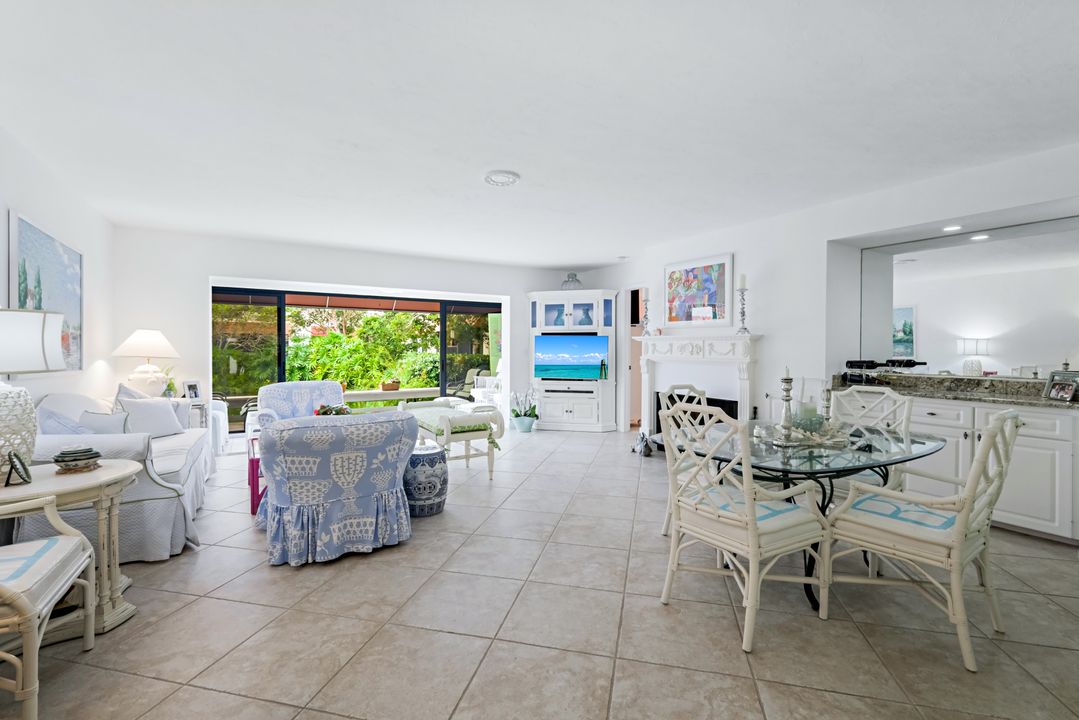 511 Serendipity Dr #511, Naples, FL 34108