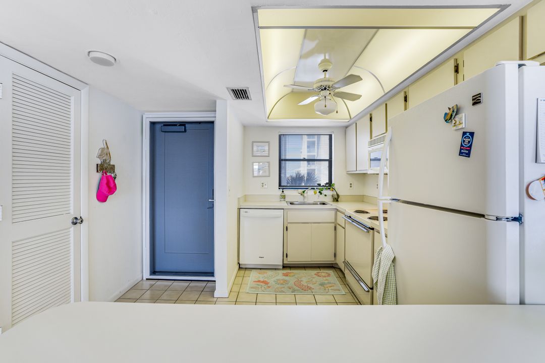 271 Southbay Dr #240, Naples, FL 34108