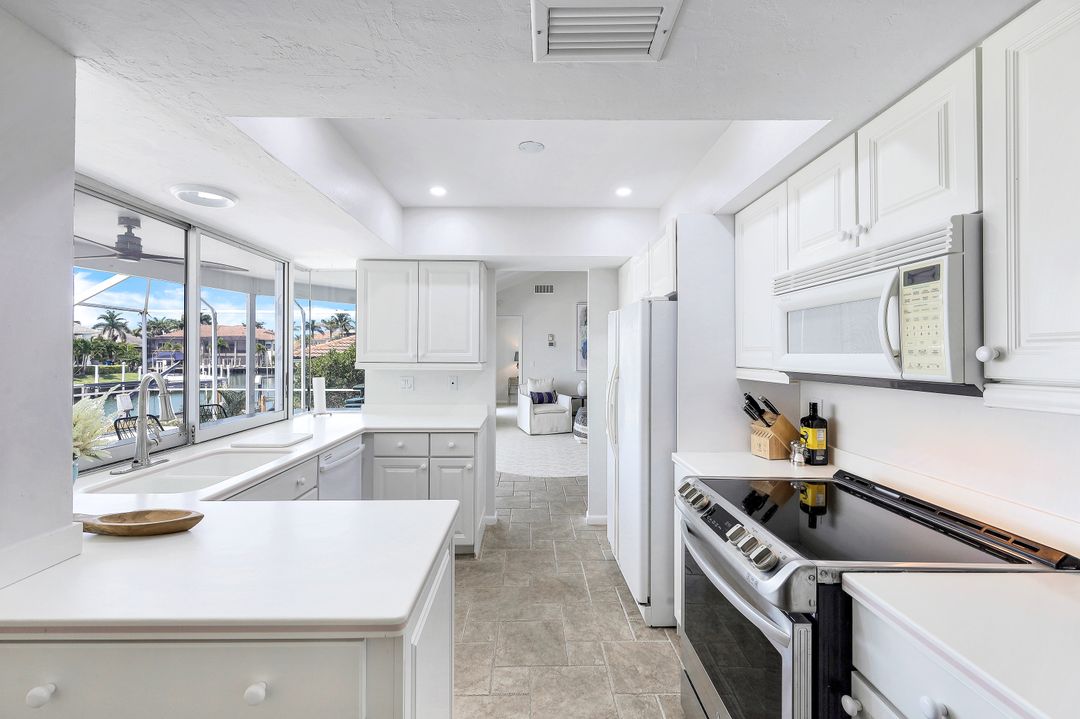 819 Perrine Ct, Marco Island, FL 34145