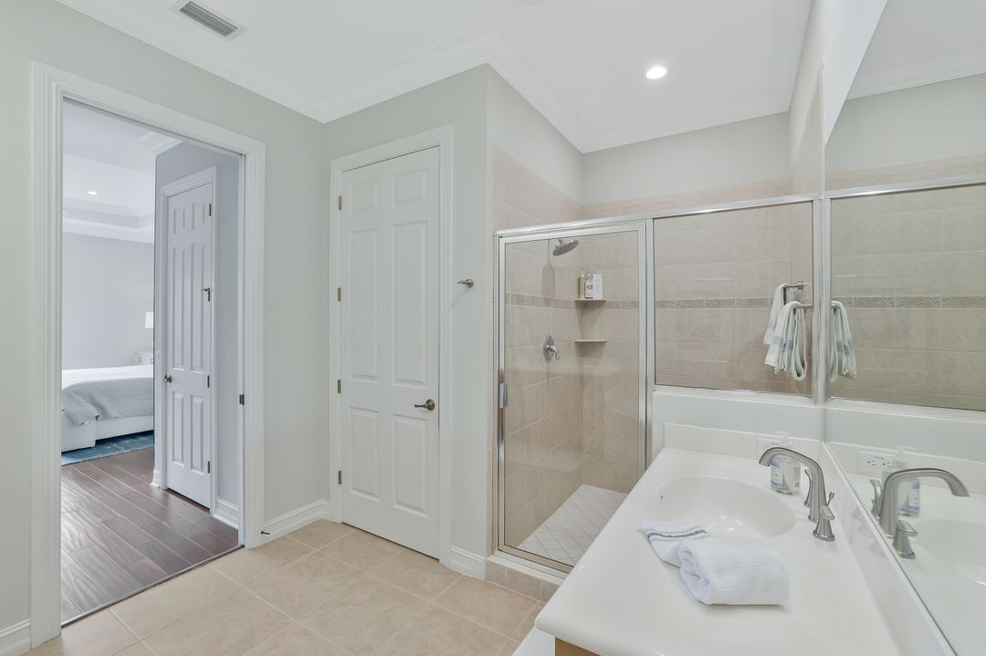 5030 Blauvelt Way #201, Naples, FL 34105