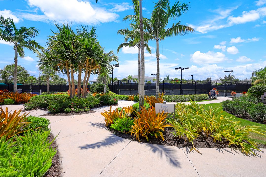 9004 Mayreau Way, Naples, FL