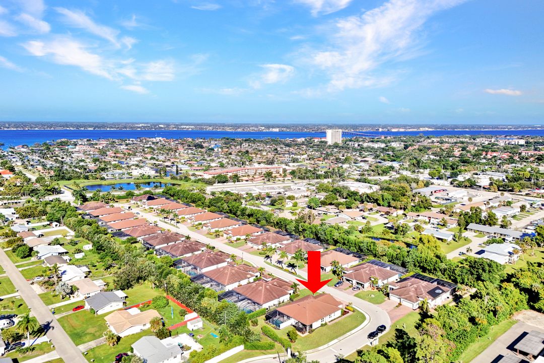 1189 S Town and River Dr, Fort Myers, FL 33919