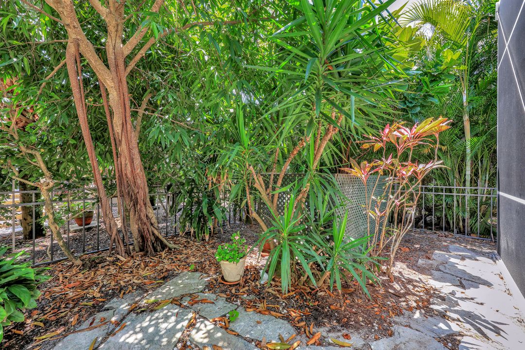 5929 Chanteclair Dr #8, Naples, FL 34108