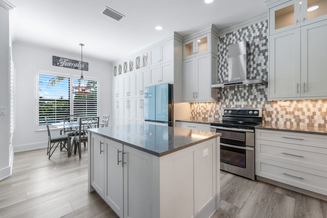 2704 Crystal Way, Naples, FL 34119