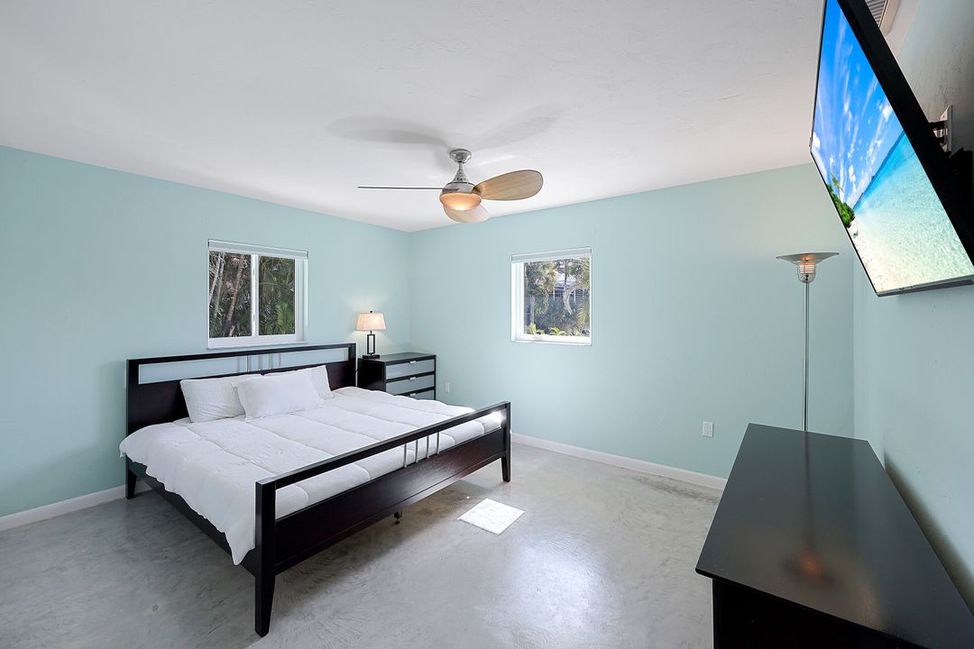 318 Grapewood Ct, Marco Island, FL 34145