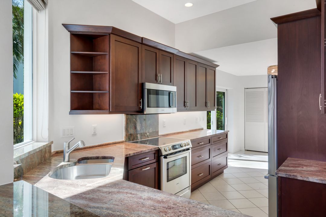 2153 Paget Cir, Naples, FL 34112