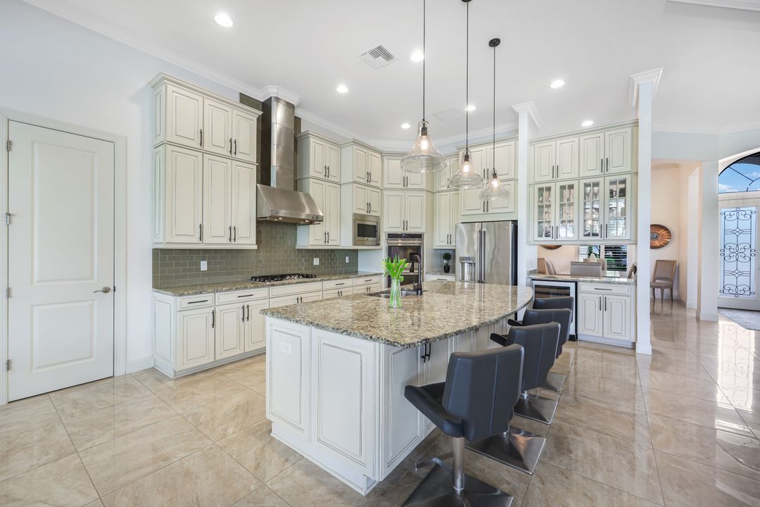 8678 Amour Ct, Naples, FL 34119