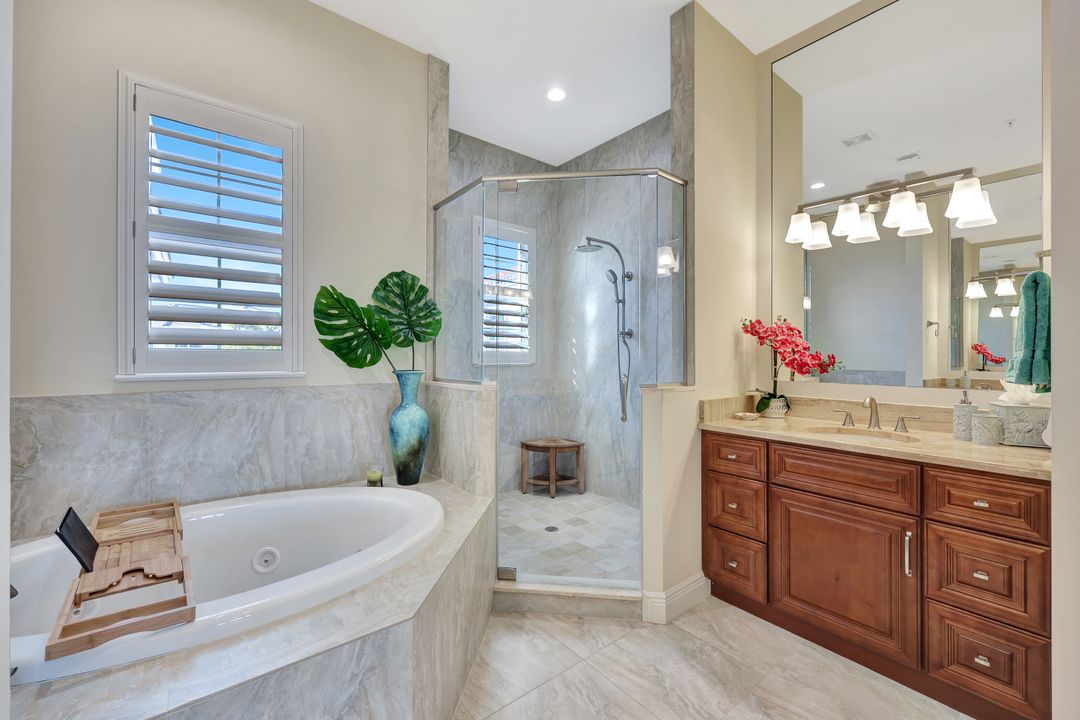 608 El Camino Real #202, Naples, FL 34119