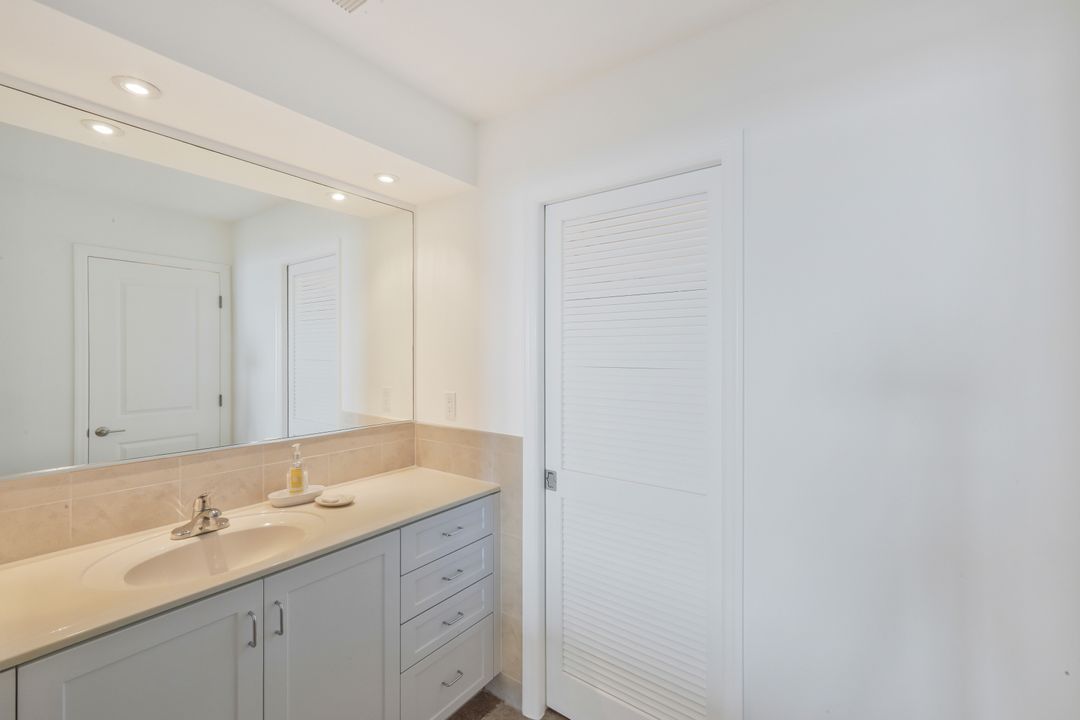 2302 SE 28th St, Cape Coral, FL 33904