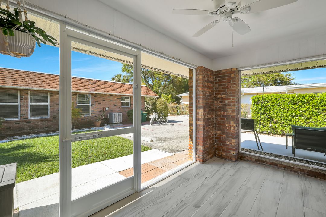 2710 Arbutus St, Naples, FL 34112