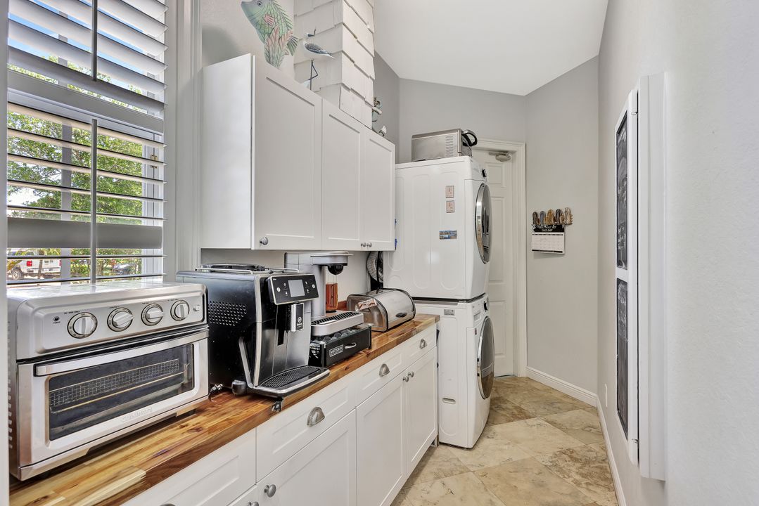 1817 Piccadilly Cir, Cape Coral, FL 33991