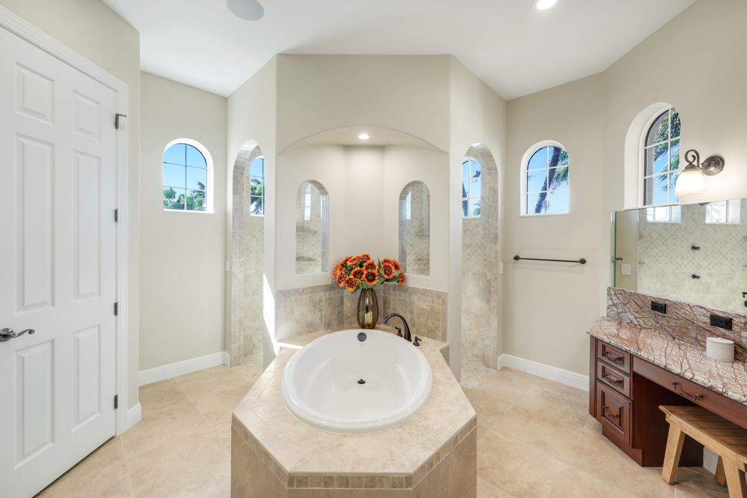 5727 Yardarm Ct, Cape Coral, FL 33914