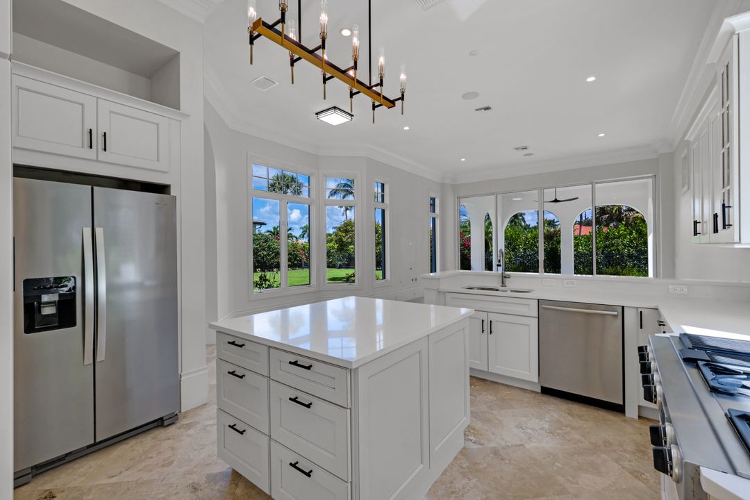 1609 Chinaberry Way, Naples, FL 34105