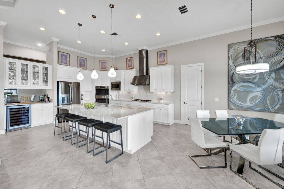 8675 Amour Ct, Naples, FL 34119