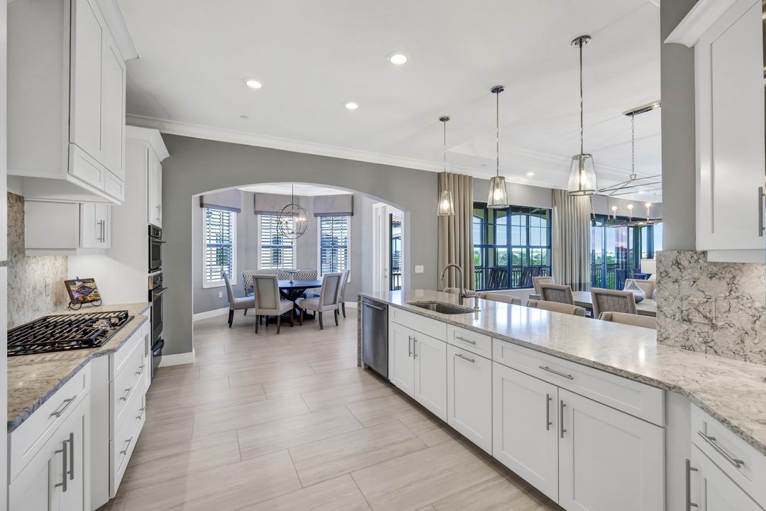 16387 Viansa Wy #302, Naples, FL 34110