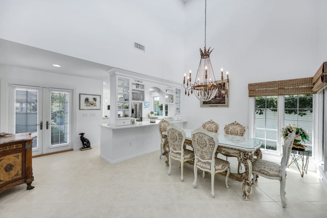635 Bridge Way Ln, Naples, FL 34108