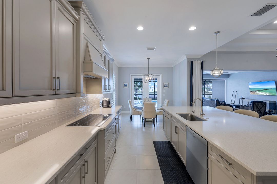 6177 Megans Bay Dr, Naples, FL 34112