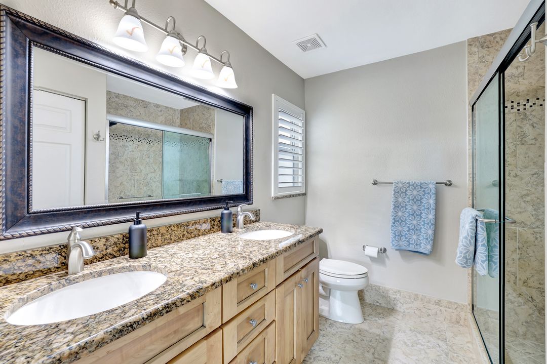 6270 Huntington Lakes Cir #204, Naples, FL 34119