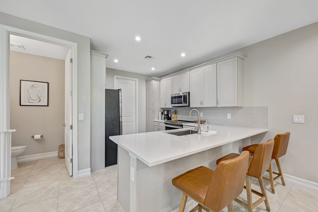 7348 Rockefeller Dr, Naples, FL 34119