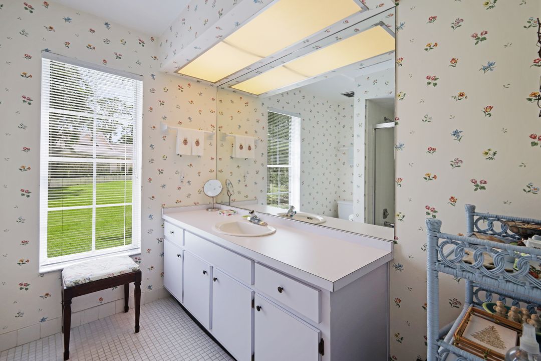 861 Swallow Point, Naples, FL 34105