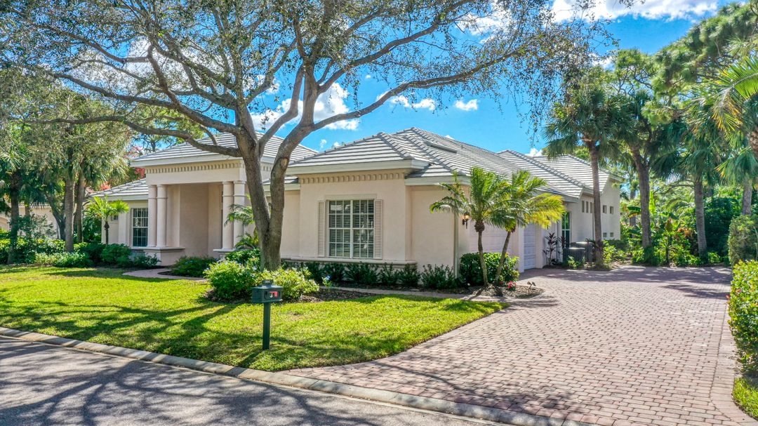 25041 Ridge Oak Dr, Bonita Springs, FL 34134