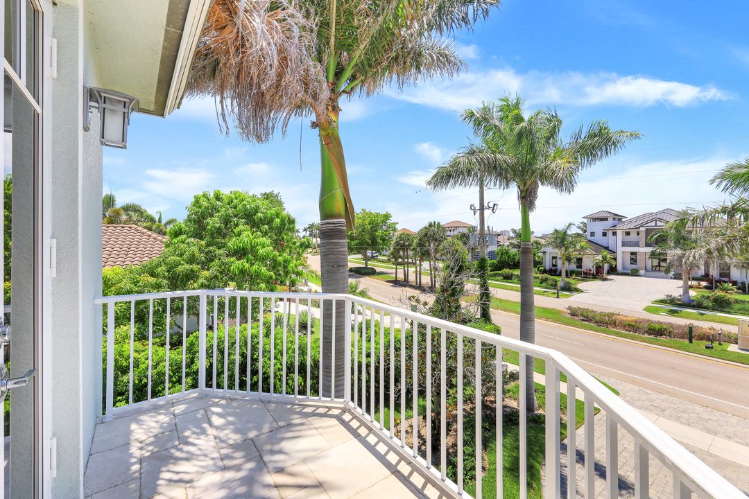 671 S Barfield Dr, Marco Island, FL 34145