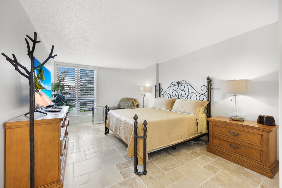 3115 Gulf Shore Blvd N #112 S, Naples, FL 34103