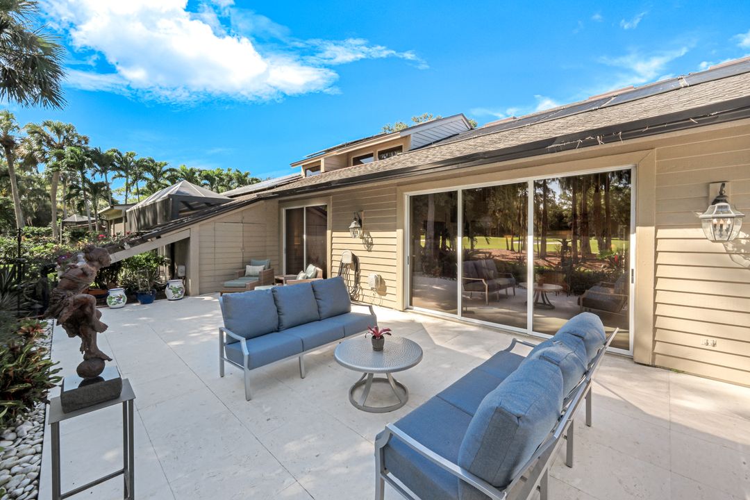 370 Edgemere Way N, Naples, FL 34105