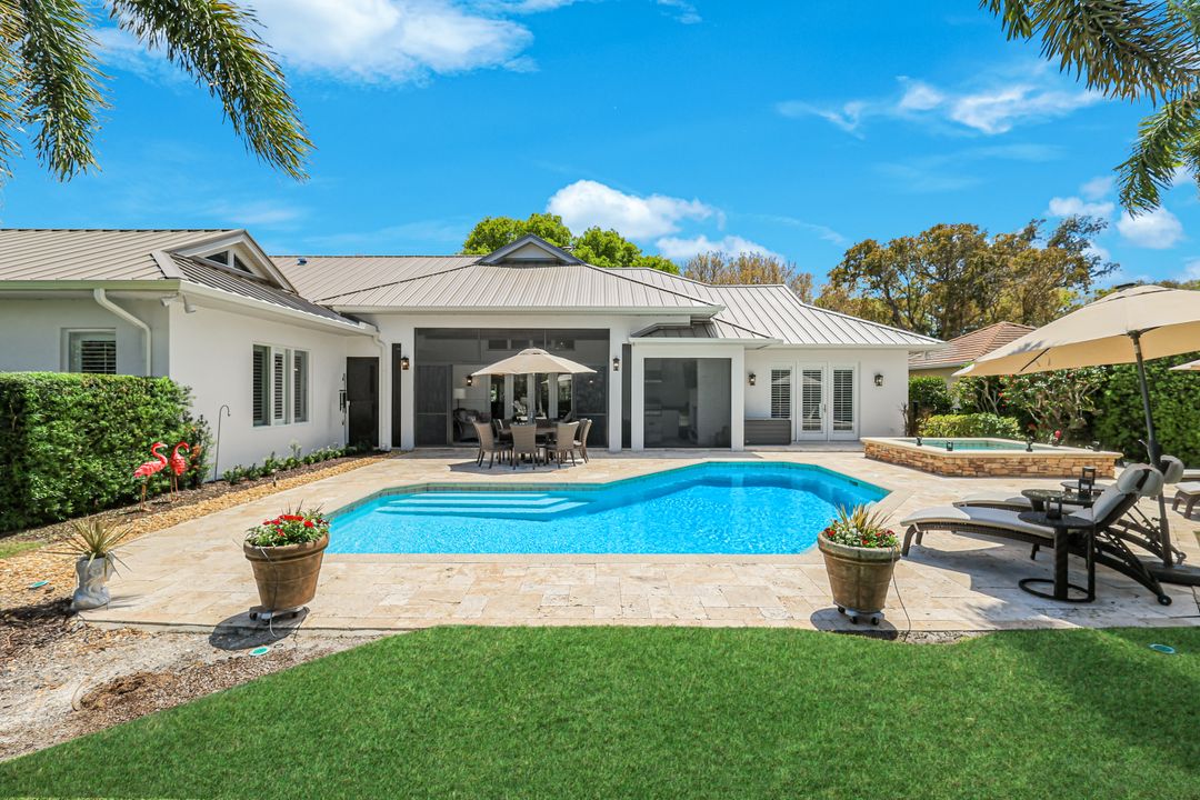 641 Pine Ct, Naples, FL 34102