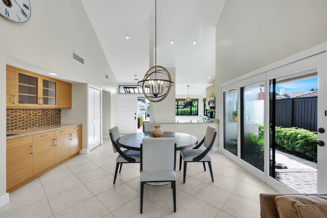 529 Bay Villas Ln, Naples, FL 34108