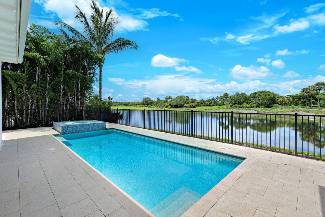 9937 Montiano Dr, Naples, FL 34113