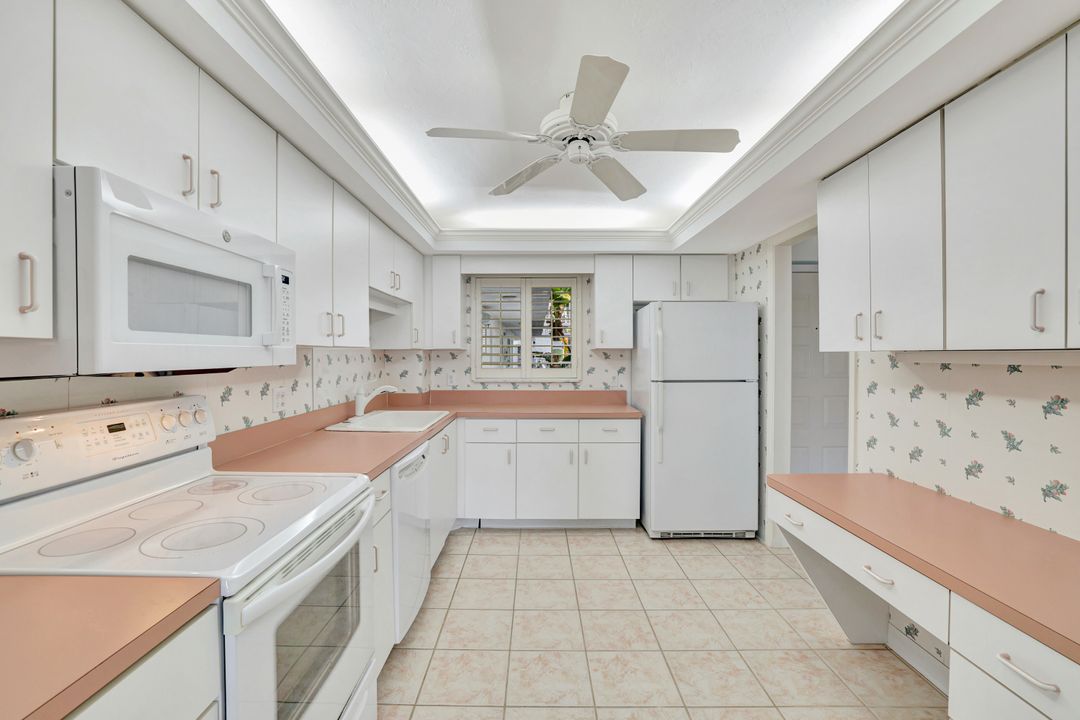 710 W Elkcam Cir #204, Marco Island, FL 34145