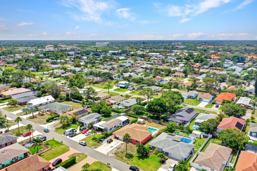 736 96th Ave N, Naples, FL 34108