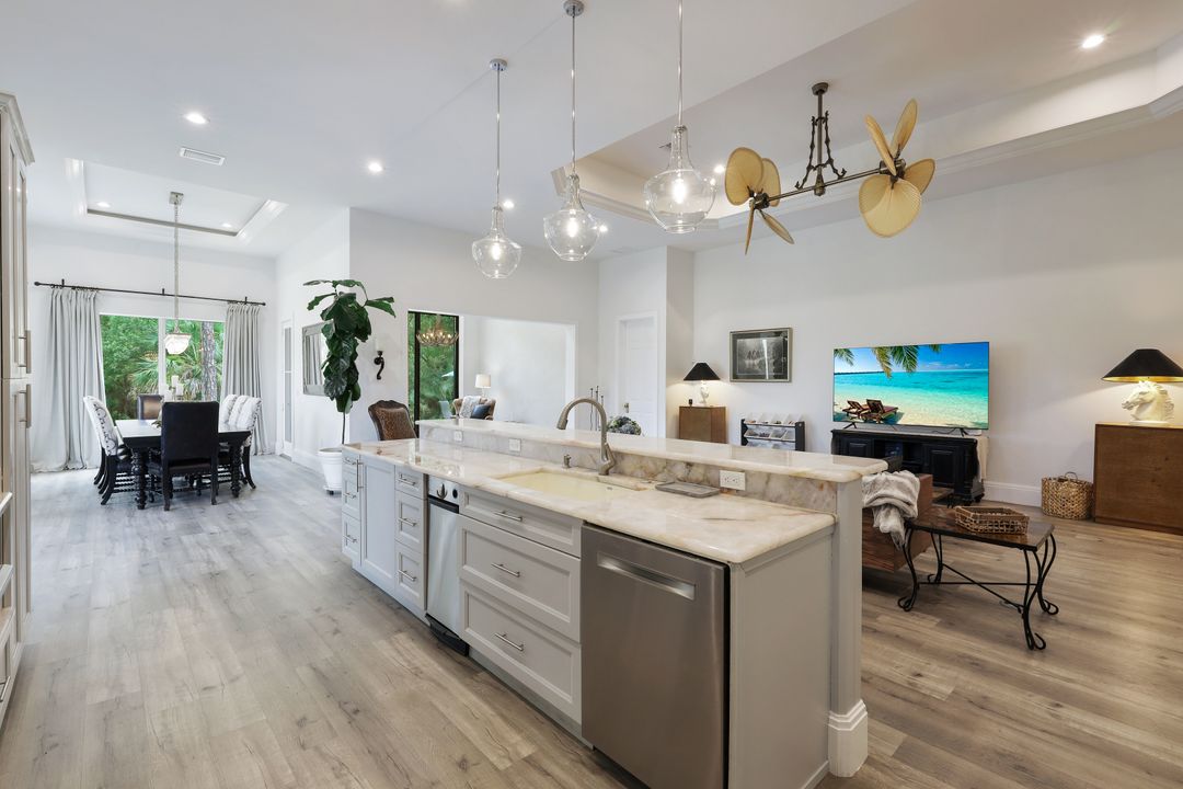 5203 Raintree Ln, Naples, FL 34113