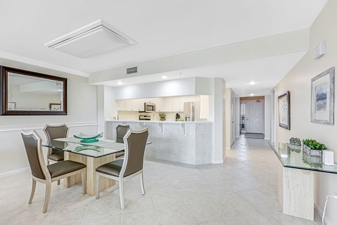 21 Bluebill Ave, Naples, FL 34108