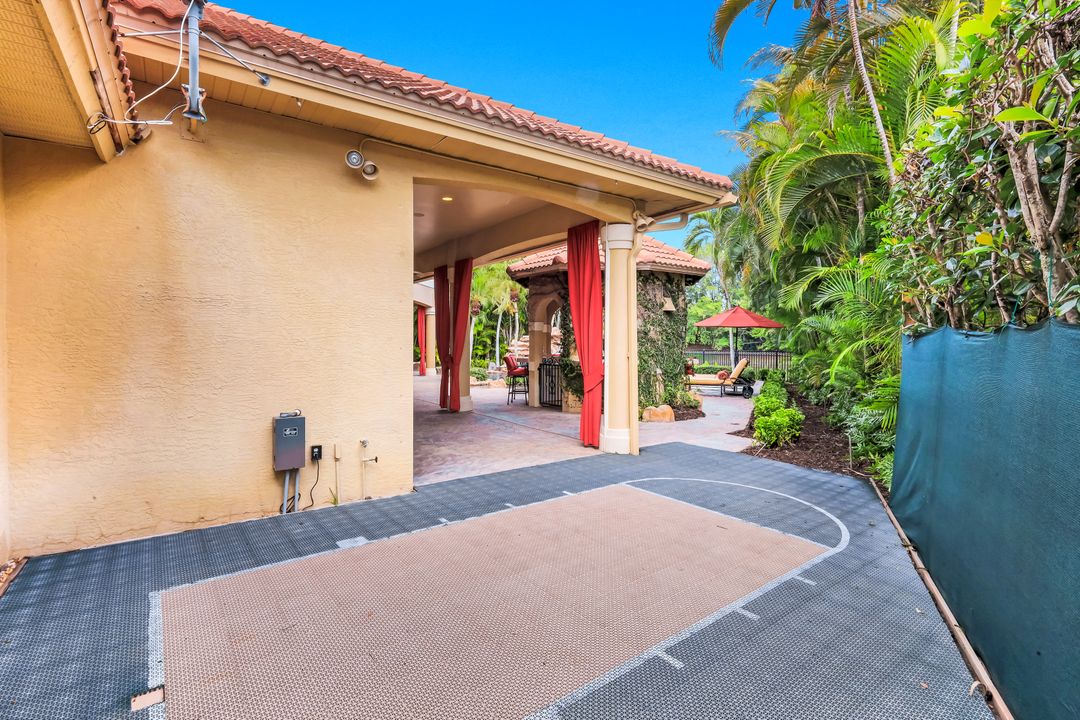 2350 Cheshire Ln, Naples, FL 34109