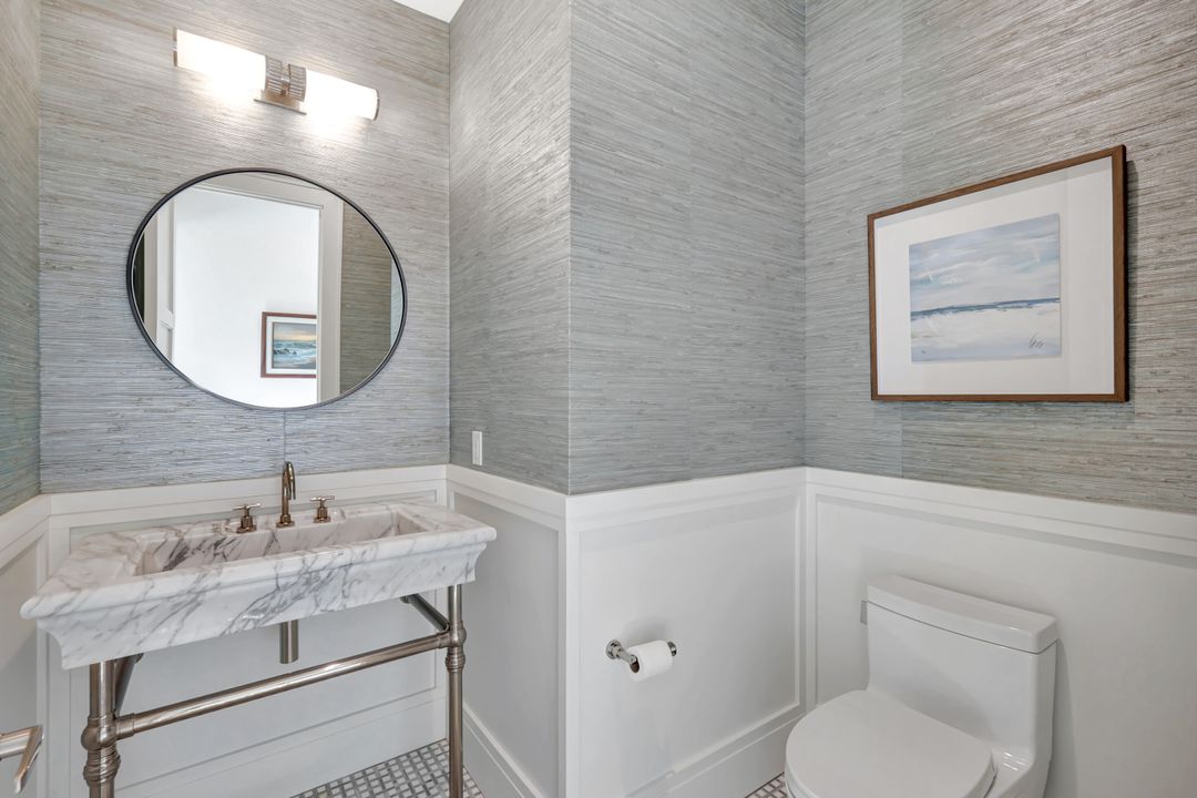 160 Broad Ave S, Naples, FL 34102