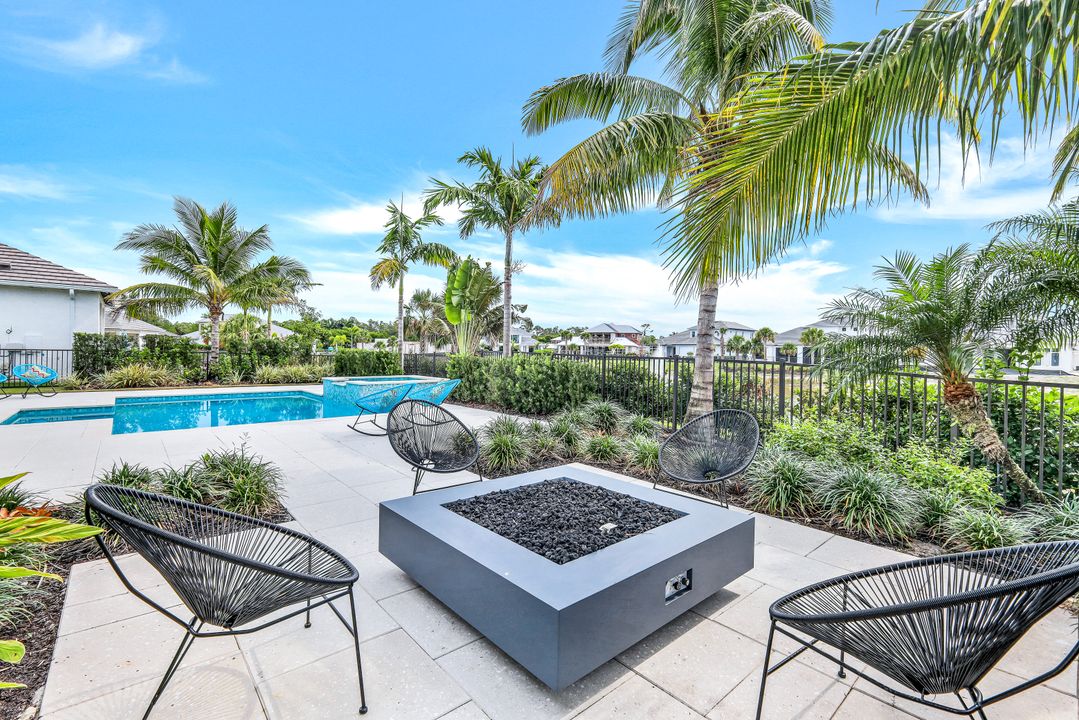 16724 Enclave Cir, Naples, FL 34110