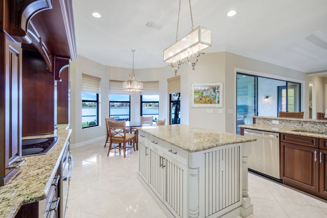 2915 Cinnamon Bay Cir, Naples, FL 34119
