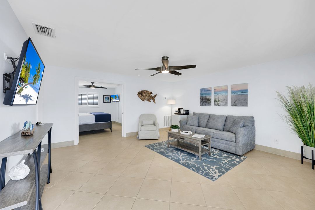 9467 Gulf Shore Dr, Naples, FL 34108